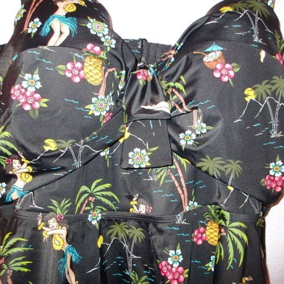 Torrid Hula Girls Tankini Top Size 3X Underwire Peplum Swim Top Pineapples Tiki - Picture 4 of 12